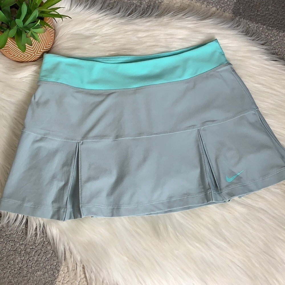 nike • drift four pleated tennis skort